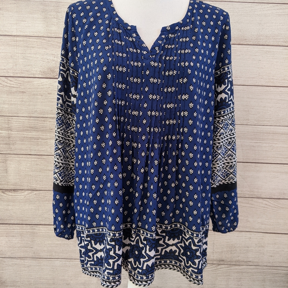 Lucky Brand top size large, blue with white flower